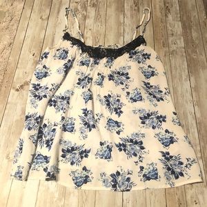 3/15$ White Cami shirt Blue flowers